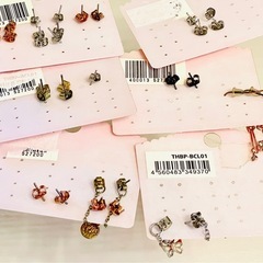 【新品】ピアス　各種　32個(バラ計算)の画像