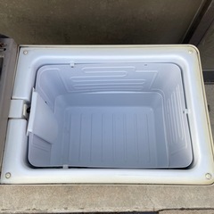 古い車載用冷蔵庫。ジャンクの画像