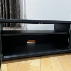 収納力があるスタイリッシュなテレビ台の画像