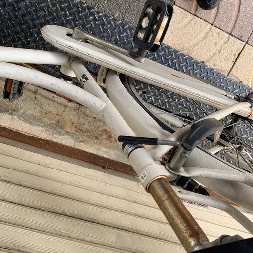 激安　カゴ付き自転車　白色　訳あり　後ろカゴ　26インチ
