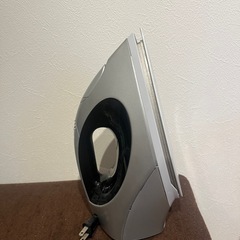 【東芝 TOSHIBA スチームアイロン TA-GX100-S シャイニーシルバー】の画像