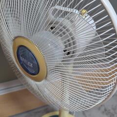 リモコン付き扇風機の画像