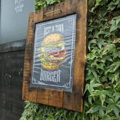 ハンバーガー 看板 "B"
バーガー サインボード
壁掛け看板 吊り下げ看板
#店舗什器
#壁掛け看板
#アメリカンヴィンテージ
#アンティークボード
#販売促進グッズの画像