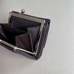 Ungrid 三つ折り　がま口財布　ブラウン
の画像