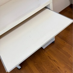 IKEA 学習机 デスク　キーボード対応の画像