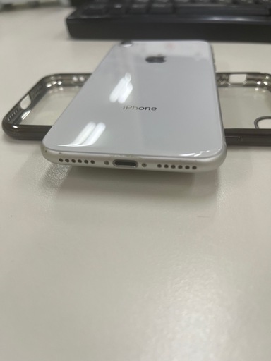 iPhone8 ホワイト64GB (太郎さん) 仙台の電話、FAX《携帯電話