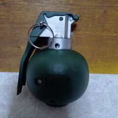 折りたたみ銃フィギィア（ライト付き）＆拳銃＆手榴弾の画像