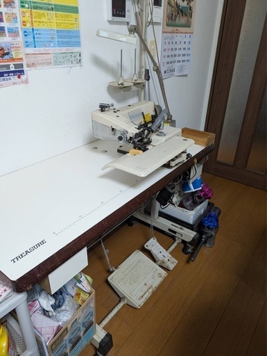 TREASURE ロックミシン電動式 フットペダル付き