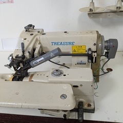 TREASURE ロックミシン電動式 フットペダル付きの画像