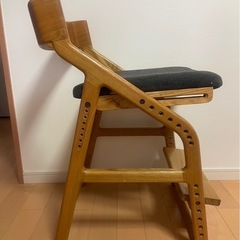 【現状引き渡し品】作りのしっかりした調整可能な椅子です^_^座面や足置きが調整可能♪の画像