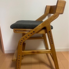 【現状引き渡し品】作りのしっかりした調整可能な椅子です^_^座面や足置きが調整可能♪の画像