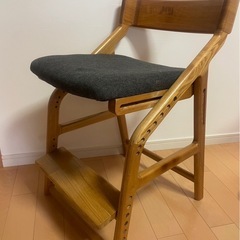 【現状引き渡し品】作りのしっかりした調整可能な椅子です^_^座面や足置きが調整可能♪の画像