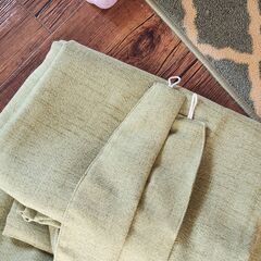 本日中早め取引で￥2500２枚  2m ニトリ モスグリーン味 カーテンの画像