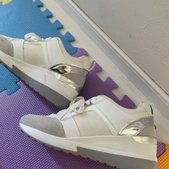 白🤍スニーカー39の画像