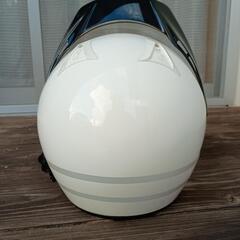 白バイヘルメットの画像