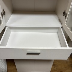 食器棚の画像