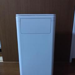汚れ無し　ニトリ　ゴミ箱の画像