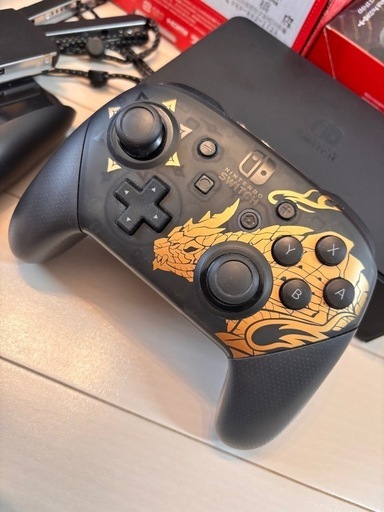 【値下】美品　任天堂　Switch 有機ELモデル モンハン PROコン 桃鉄付き　箱付き　ニンテンドースイッチ　モンスターハンター　限定モデル　桃太郎電鉄　　