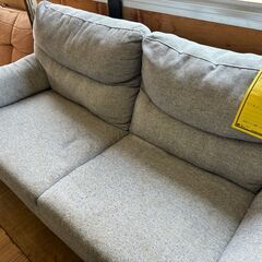 【ジャングルジャングル深井店】★ソファー グレー シミ有 2～3人用 家具 堺市（中区 堺区 東区 西区 南区 北区）和泉市 河内長野市 富田林市 松原市 狭山市 深井 【FU2590】の画像