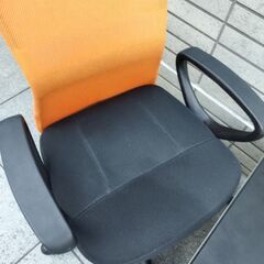 【美品・お届けも可能です】元値約2万円　卓上昇降式デスク（高さ調整可能・折りたたみデスク）とオフィスチェア（メッシュ PCチェア 椅子）セットの画像