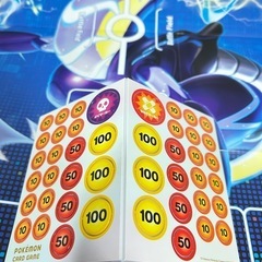 【ミライドン】ポケモンカードゲーム　プレイマット  バトルフィールド、ダメージカウンターのセット  ポケモンカードゲーム用のカラフルなバトルフィールドプレイマットとダメージカウンターステッカーのセットです ポケモンカードゲーム用のカラフルなプレイマットとトークンセット。の画像