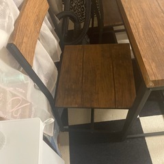4人がけダイニングテーブル(椅子2脚)の画像