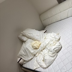 ベッドフレーム(クイーンサイズ)の画像