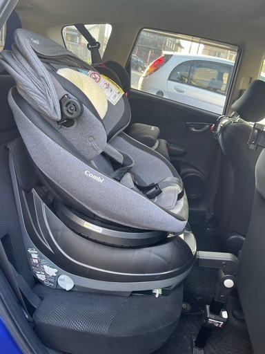 【交渉中】Combi グレー チャイルドシート 日よけ付き