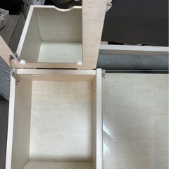 ドレッサー付きテーブルの画像