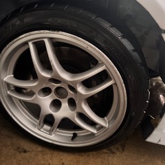 r33 ホイールタイヤ付きの画像