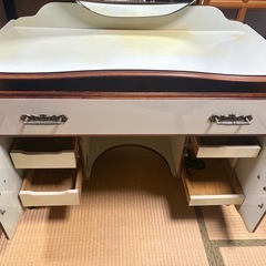 かなり古い鏡台　ドレッサーの画像