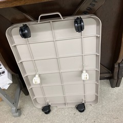 K2508-186 台車 ベージュ 6輪 プラスチック② キズ汚れ有りの画像