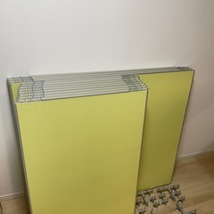 値下げ中　きみどり色のパーテーションの画像
