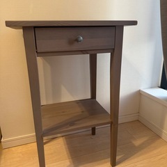 【お取引中】IKEA サイドテーブル　HEMNES(ヘムネス) ブラウン の画像