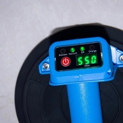 新品未使用品！サクションカップ 電動バキュームリフター 超強力 真空サクションカップ 真空圧自動検知維持 充電式 耐荷重250kg 大直径21cm LED ディスプレー圧力計付き タイル張り機 木材 石材 ガラス パネル材運搬用の画像