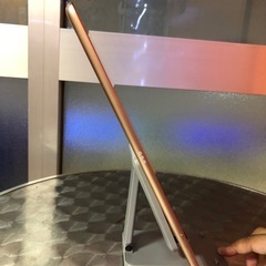 【ケース付き】iPad 第8世代 32GB (ゴールド)の画像