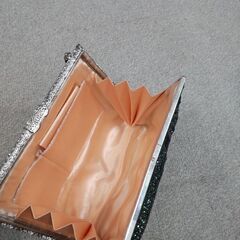ハンドバッグ ビーズの画像