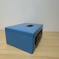 ELM製　CB-51 カードロック式 手提げ金庫の画像