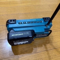 マキタ MR052充電式ラジオ 充電器､バッテリー付き　現状渡し(中古-完動品､チェック済み)の画像