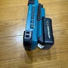 マキタ MR052充電式ラジオ 充電器､バッテリー付き　現状渡し(中古-完動品､チェック済み)の画像