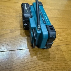 マキタ MR052充電式ラジオ 充電器､バッテリー付き　現状渡し(中古-完動品､チェック済み)の画像