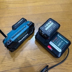 マキタ MR052充電式ラジオ 充電器､バッテリー付き　現状渡し(中古-完動品､チェック済み)の画像