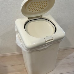 おむつ用ゴミ箱の画像
