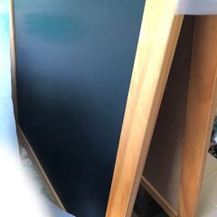 8月22-23日引き取り限定　IKEA MÅLA モーラ イーゼル 木製 ホワイトボード ＆ 黒板　チョークとロール紙つきの画像