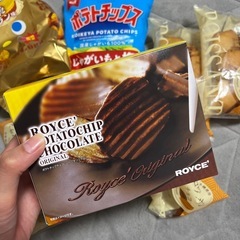 ロイズポテトチップチョコレート　クロワッサン　お菓子の画像