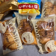 ロイズポテトチップチョコレート　クロワッサン　お菓子の画像