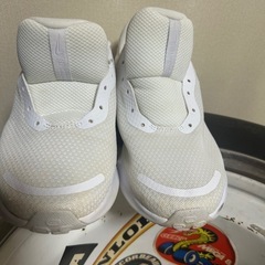 Nike ホワイト メッシュスニーカー　25cmの画像
