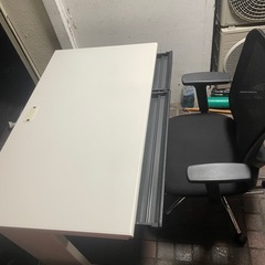 机と椅子セットの画像