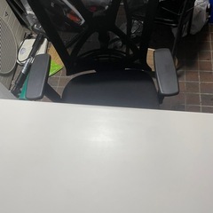 机と椅子セットの画像