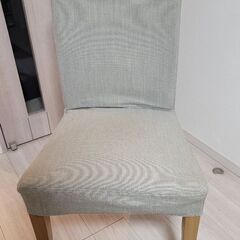 ダイニングテーブルとイケアチェアの販売の画像